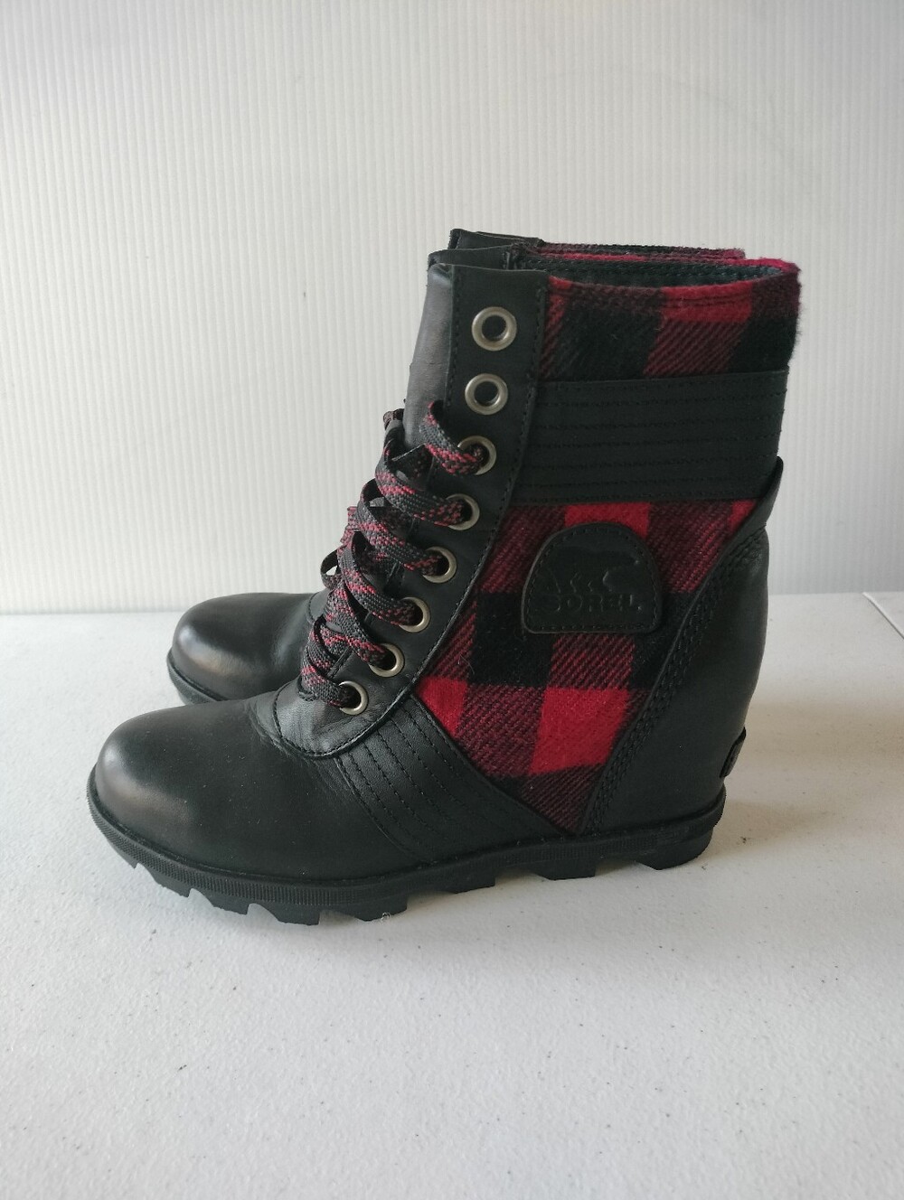 Sorel Lexie Women's Wedge Black Red Buffalo Plaid Leather Boots 8
